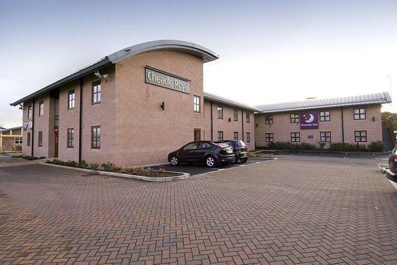 Premier Inn Manchester Cheadle  Exterior photo